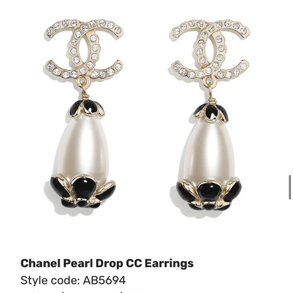 Chanel AB5694 Scallop Pearl Camelia Flower Dangle CC Crystal Drop Earrings - Picture 8 of 9